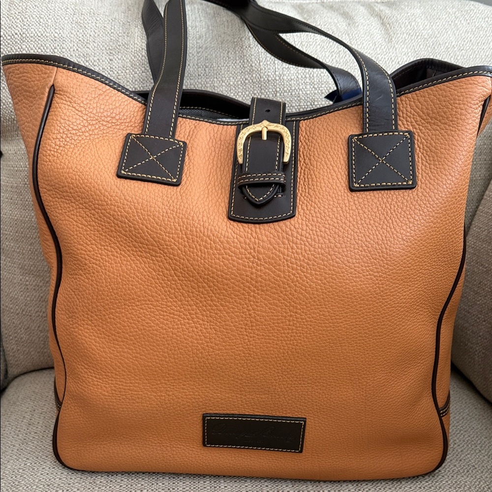 Dooney and Bourke, large Leather Tote Bag and cosmetic case - Picture 7 of 16